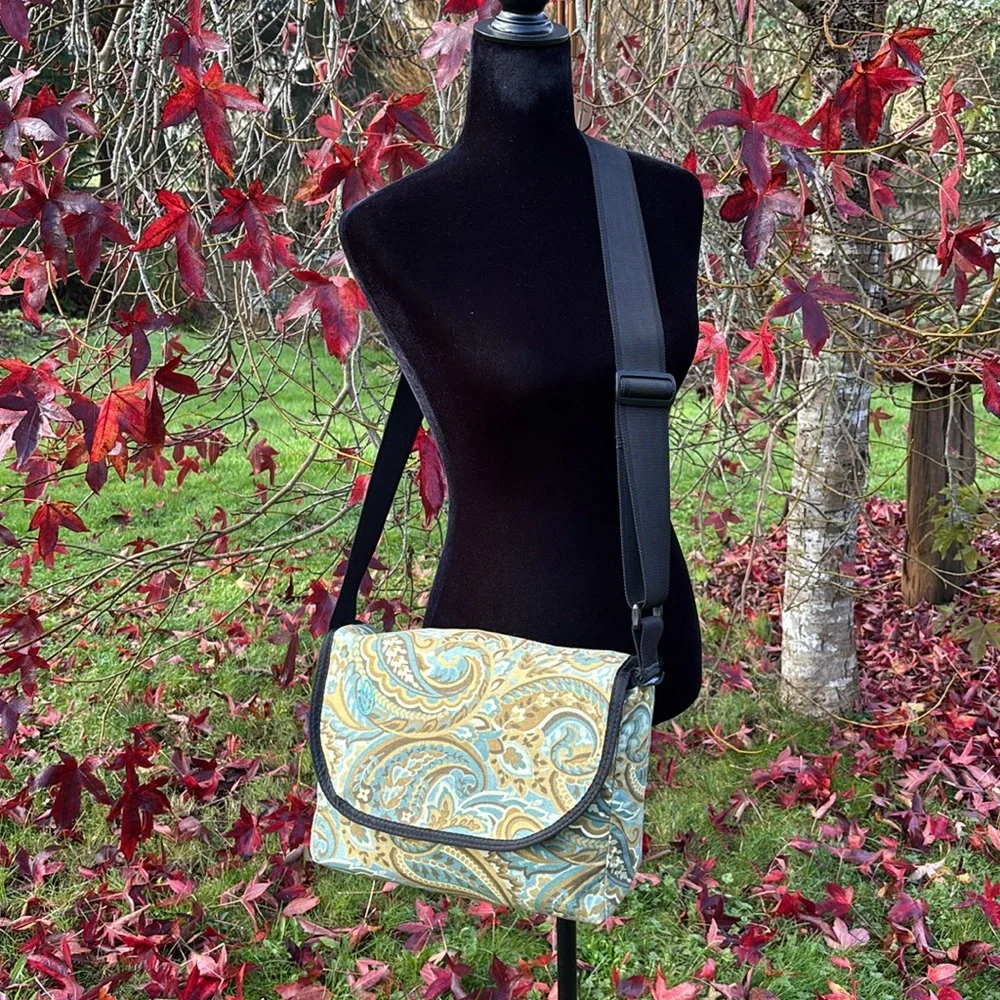 Timbuk2 Crossbody Bag - Picture 3 of 10